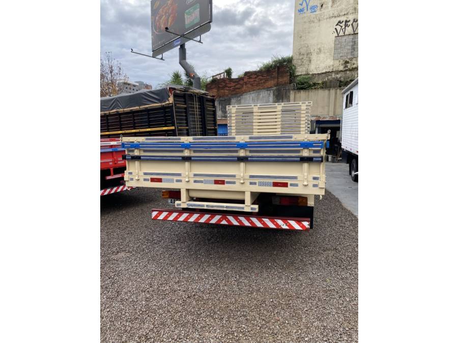 MERCEDES-BENZ - 608 - 1986/1987 - Bege - Sob Consulta