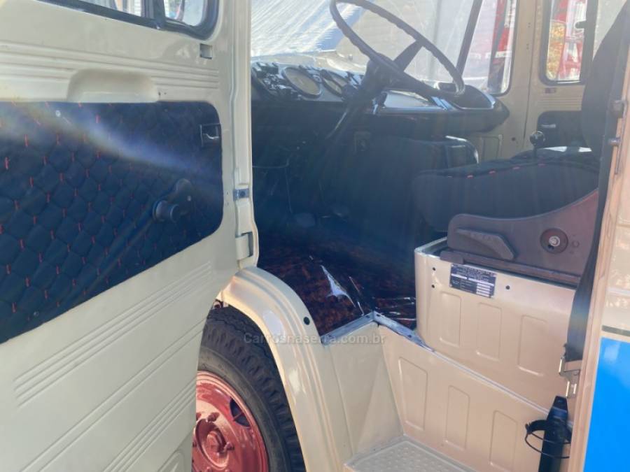 MERCEDES-BENZ - 608 - 1986/1987 - Bege - Sob Consulta