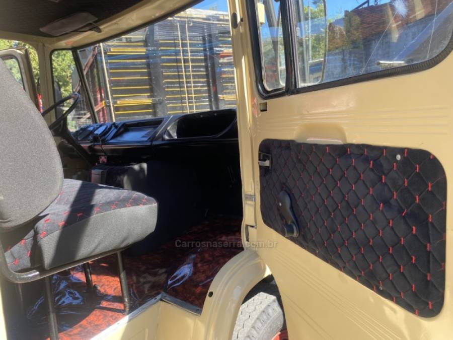 MERCEDES-BENZ - 608 - 1986/1987 - Bege - Sob Consulta