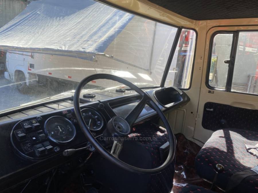 MERCEDES-BENZ - 608 - 1986/1987 - Bege - Sob Consulta