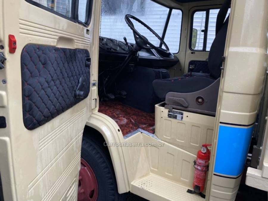 MERCEDES-BENZ - 608 - 1986/1987 - Bege - Sob Consulta